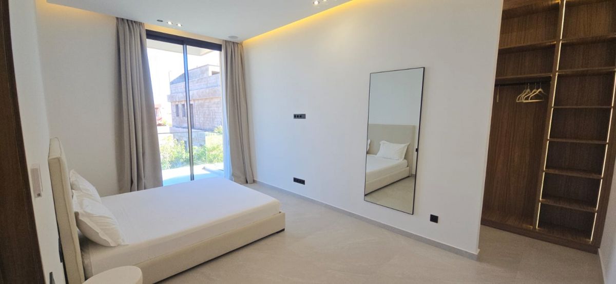 PHOTO-2025-12-11-12-06-48-2